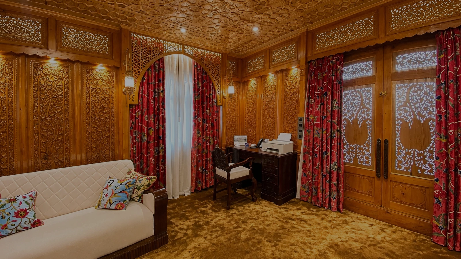 Handcrafted Kashmiri interiors - Suroor houseboat Dal Lake