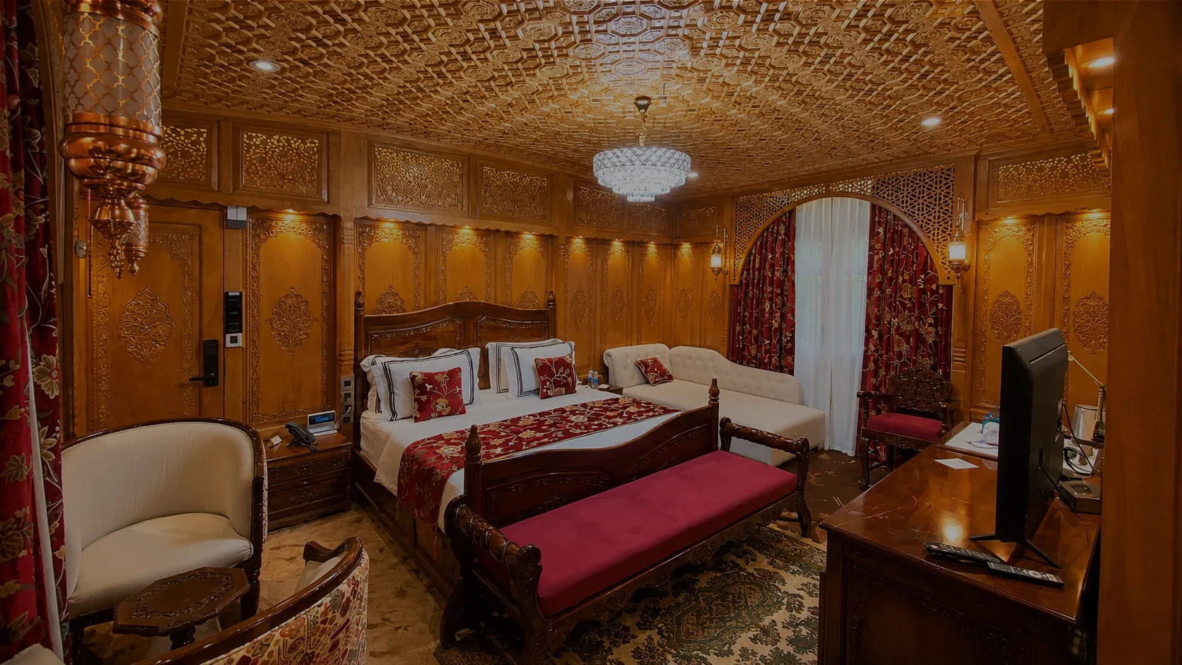 5 star luxury houseboat in Srinagar Dal Lake - exterior view