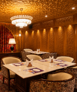 Traditional dining room - Suroor houseboat Srinagar